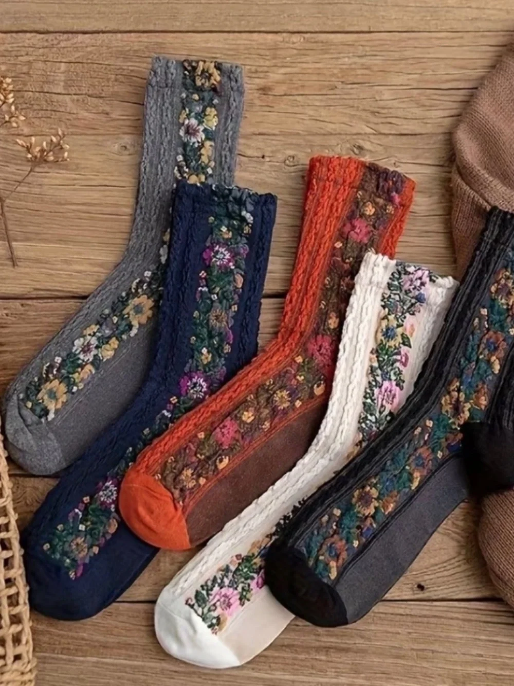 4 Pairs Girls Vintage Floral Cable-Knit Crew Socks